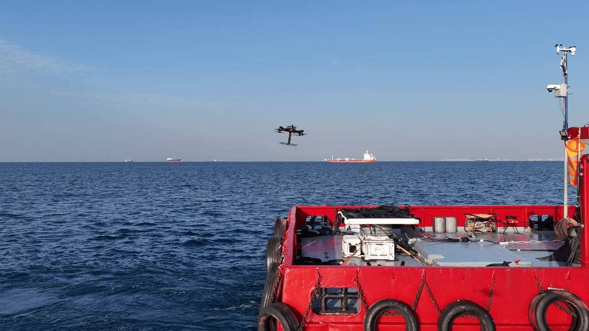 Система, що покращує посадку дронів у неспокійних морських умовах