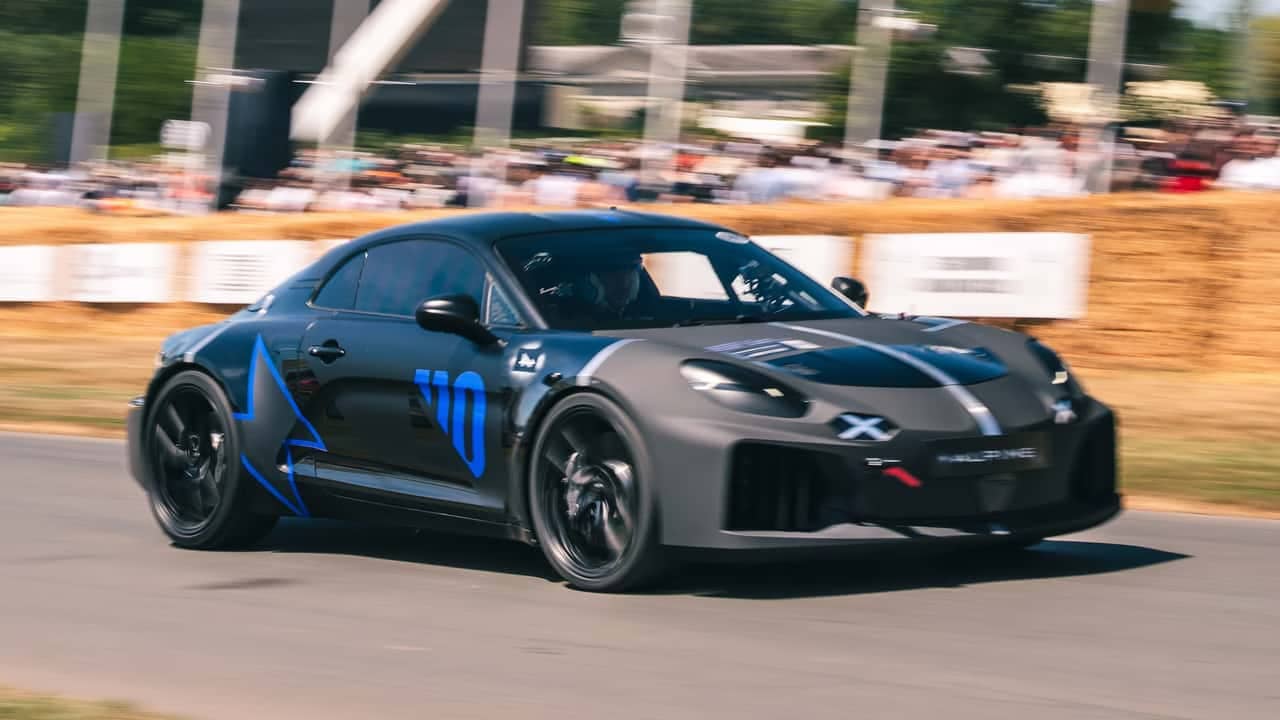 Alpine запевняє, що не скасовує свій електричний спортивний автомобіль
