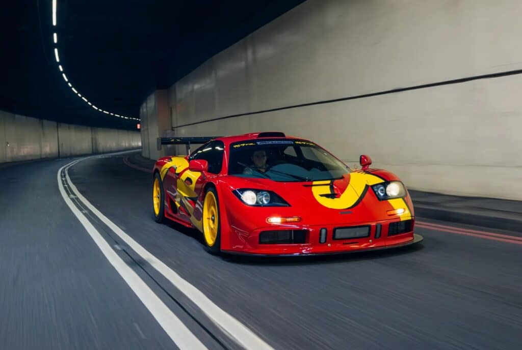 Іконічний McLaren F1 GTR виставлений на аукціон, очікується ціна понад 550 мільйонів рендів