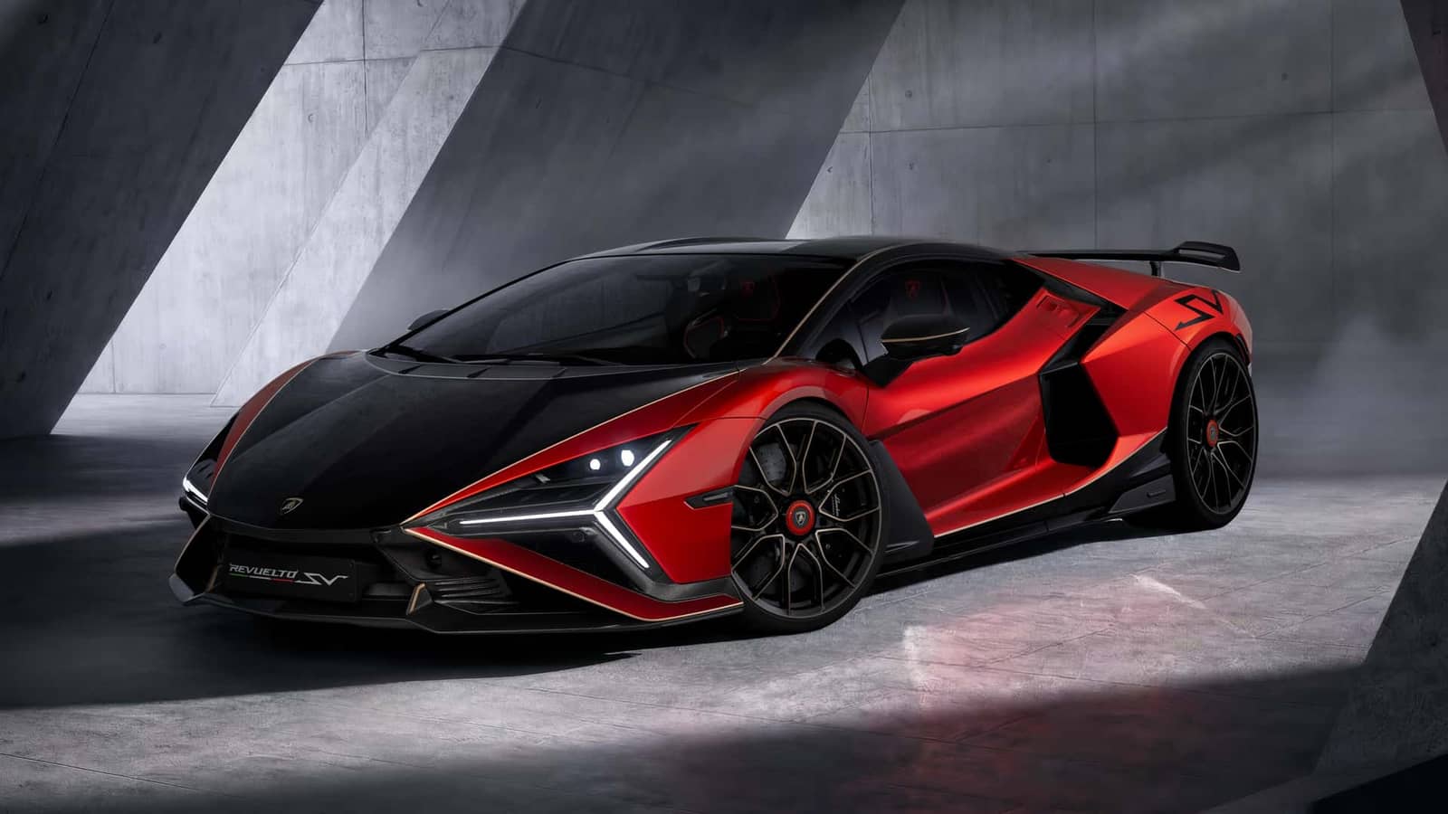Lamborghini Revuelto SV: Гібридний флагман з V12