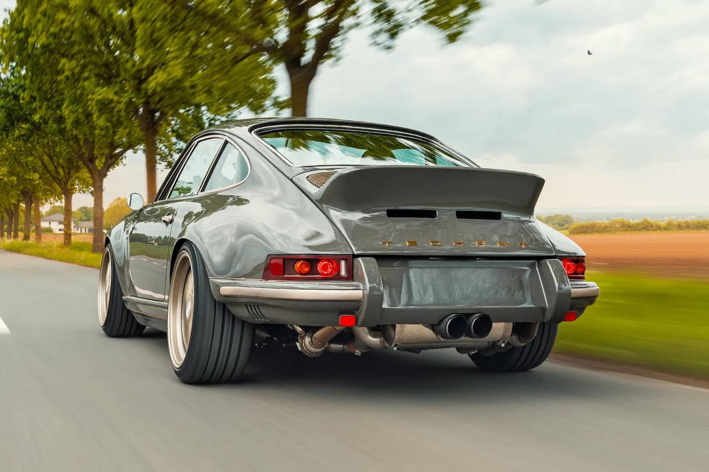 Techart представляє Porsche 964 у стилі Restomod з GTclassic