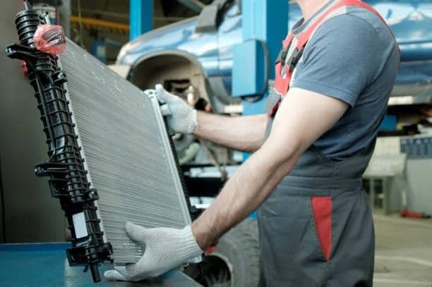 Причини, чому радіатор Mercedes може виходити з ладу
