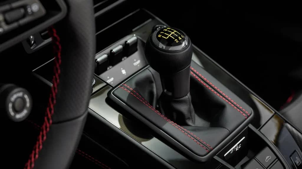 Porsche патентує нову коробку передач з педаллю зчеплення та важелем H-образної форми