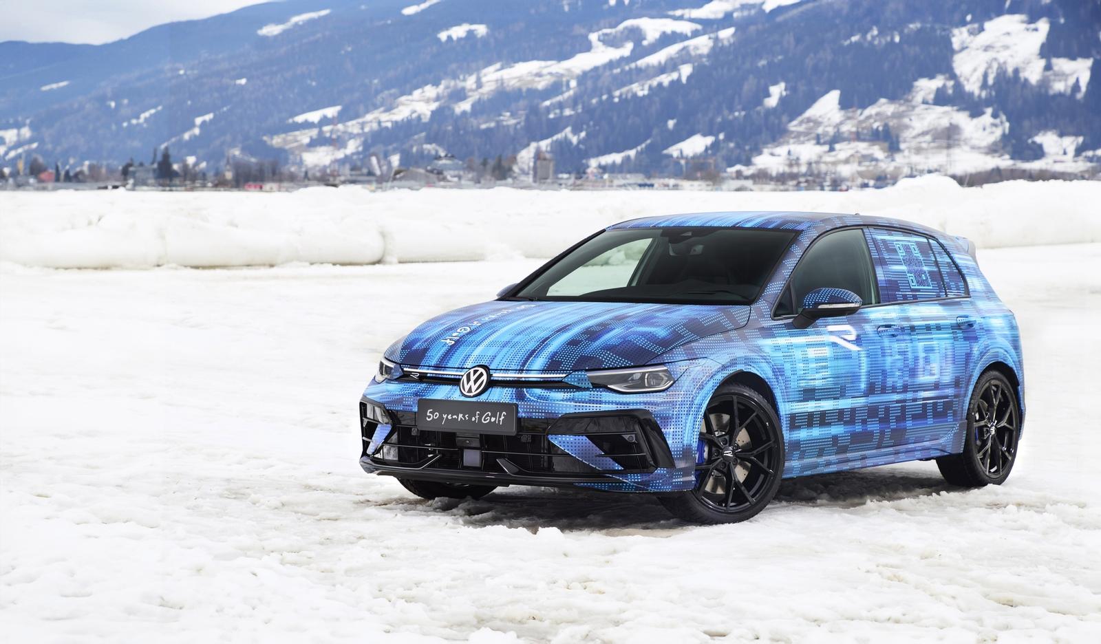 Volkswagen показав оновлений “заряджений” хетчбек Golf R