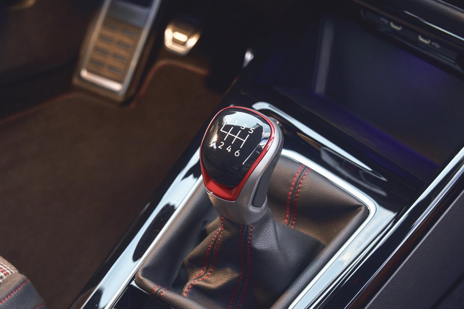 Volkswagen пояснив відмову від “механіки” на оновленому Golf GTI