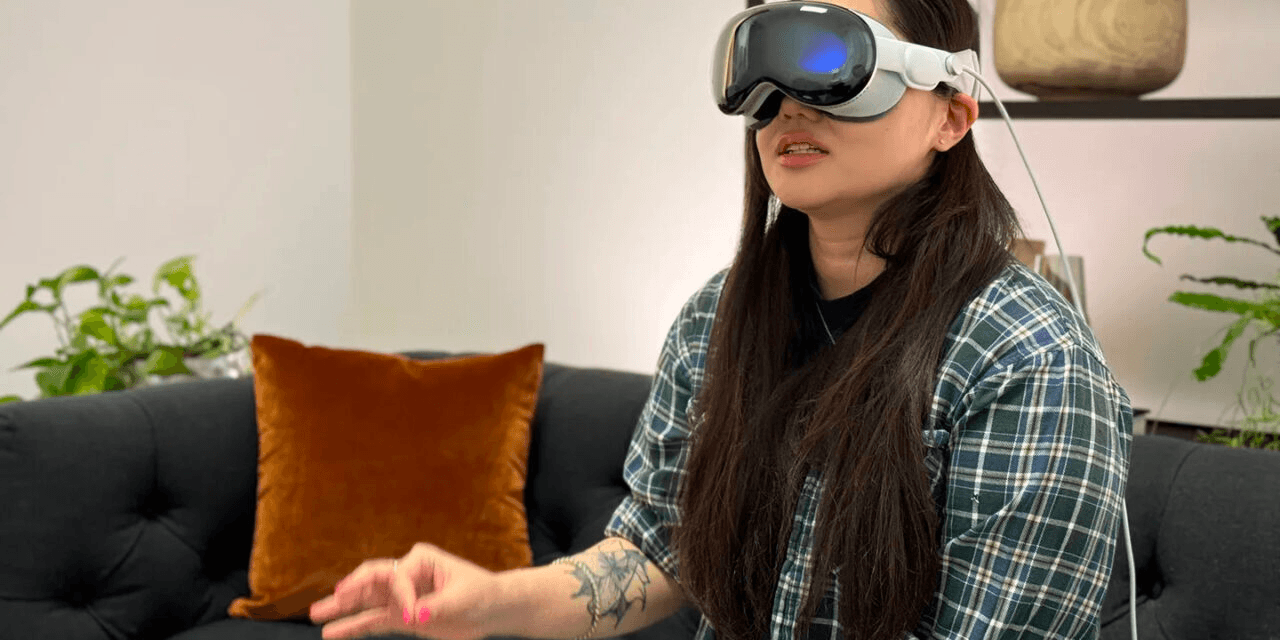 “Відчуваєш себе привидом”: враження журналістів від демо Apple Vision Pro