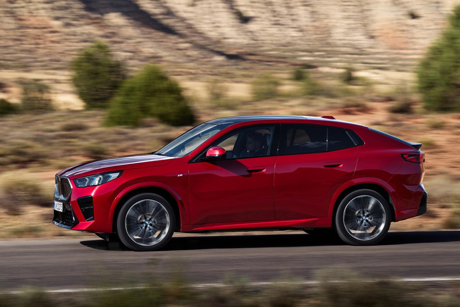 У BMW 5-Series, X2 і XM з’явилися нові силові установки