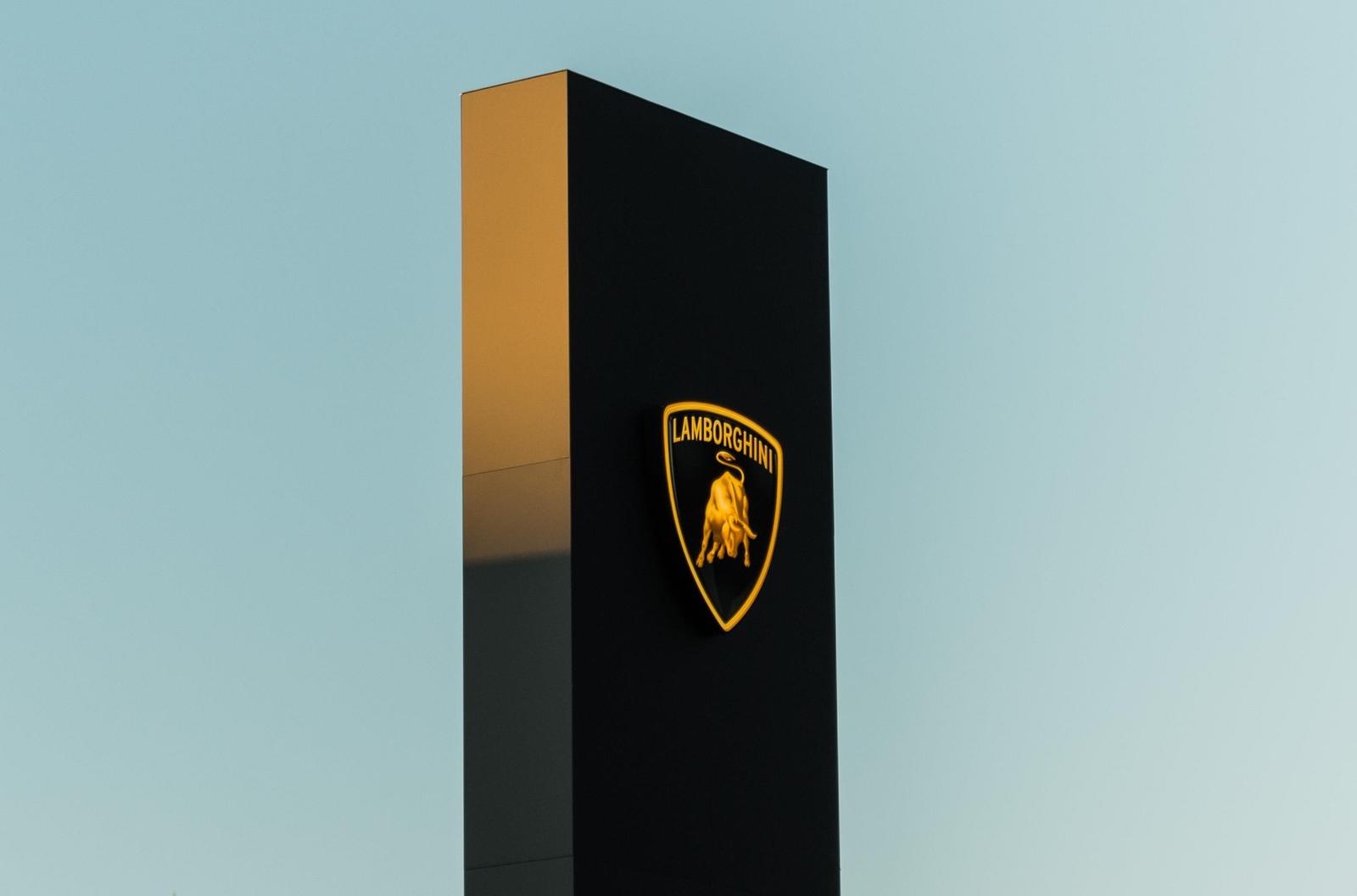 Компанія Lamborghini вперше продала понад 10 тисяч машин
