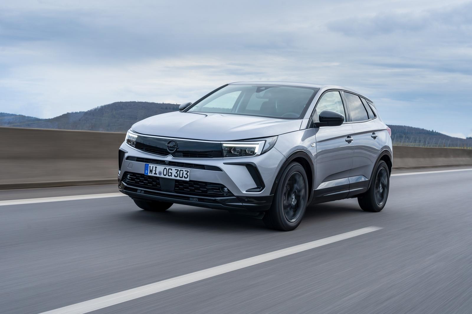 Кросовер Opel Grandland отримав ще одну гібридну версію Hybrid