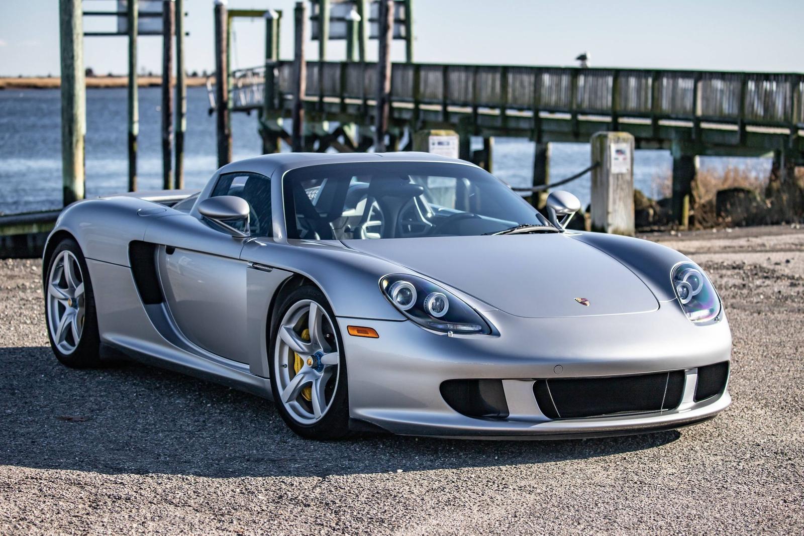 У продажу з’явився рідкісний суперкар Porsche Carrera GT з особливим декором
