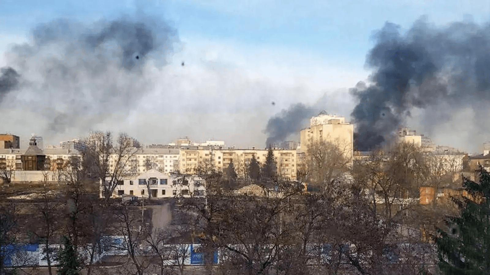 “Паніки немає”. У Бєлгородській області після ранкових вибухів масово закривають ТЦ