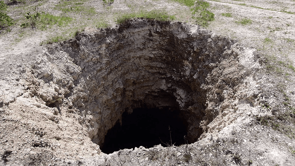 Жахлива трагедія в Флориді: Чоловіка поглинула воронка, спровокована карстовою активністю