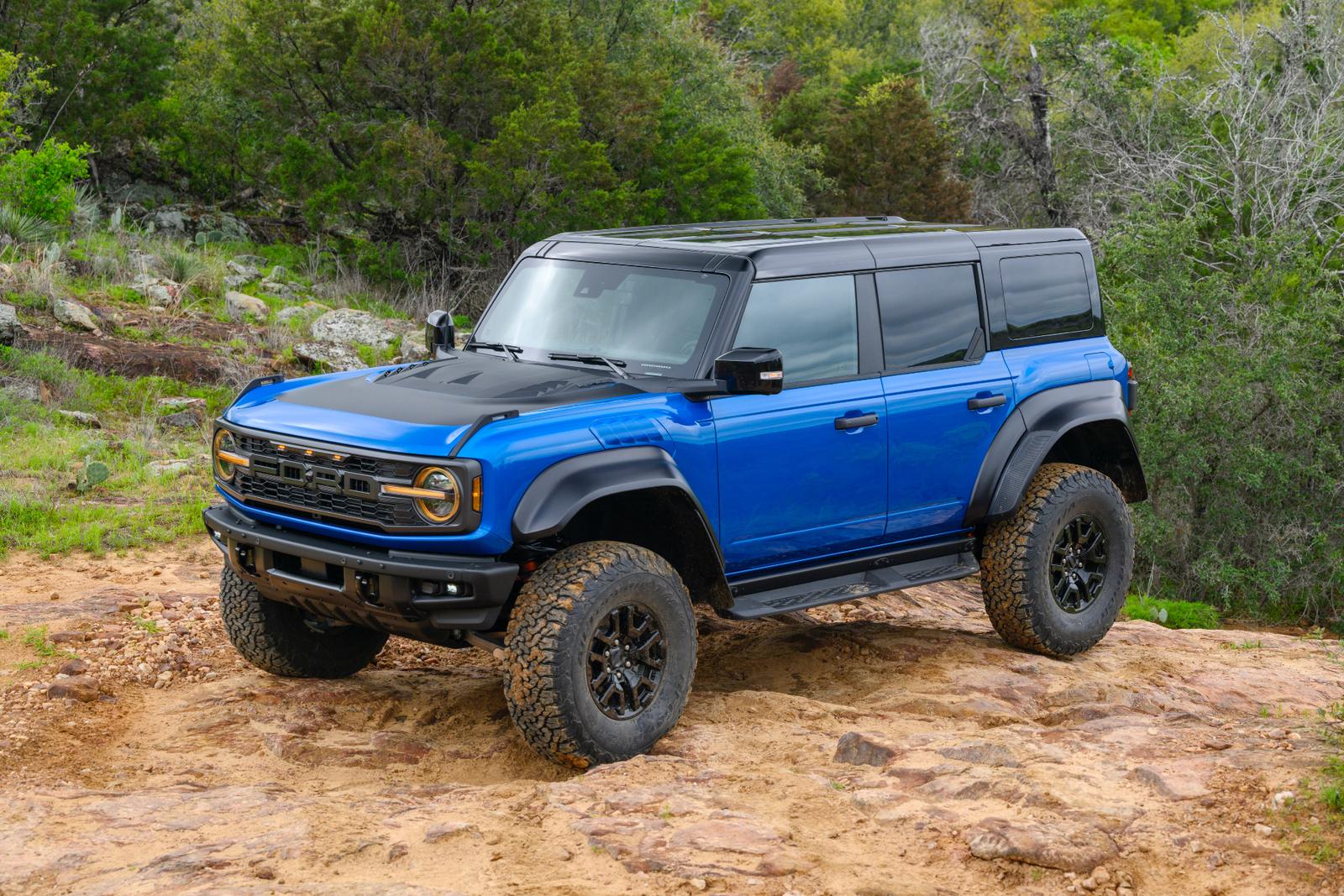 Ford провів прем’єру нової версії Bronco Raptor під час затемнення