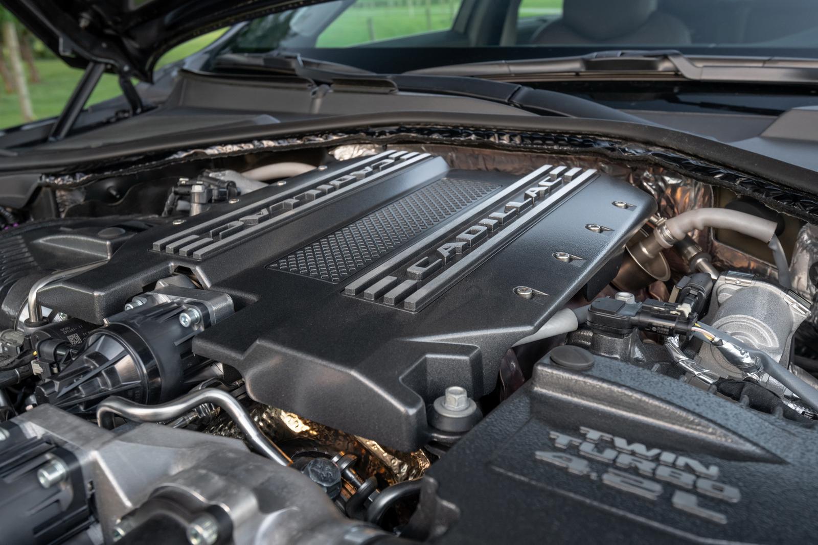 Cadillac відмовився від плану швидкої та повної електрифікації