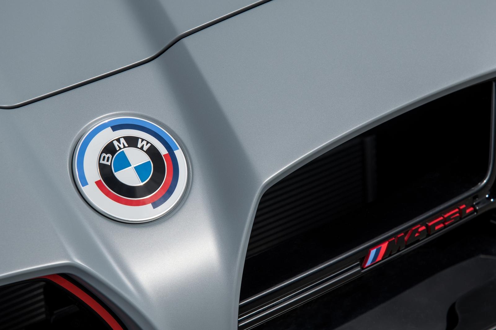 Компанія BMW готує для шанувальників марки “абсолютно особливий сюрприз”