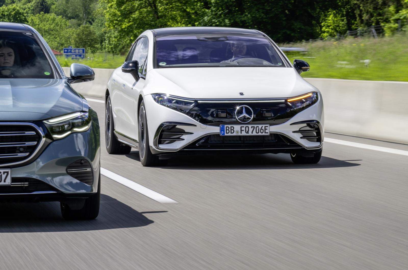 Нові Mercedes-Benz зможуть самостійно перестроюватися