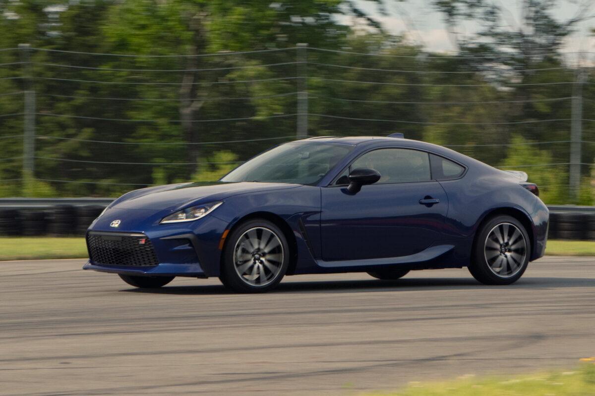 У США злетіли продажі спорткарів Toyota GR86 і Nissan Z