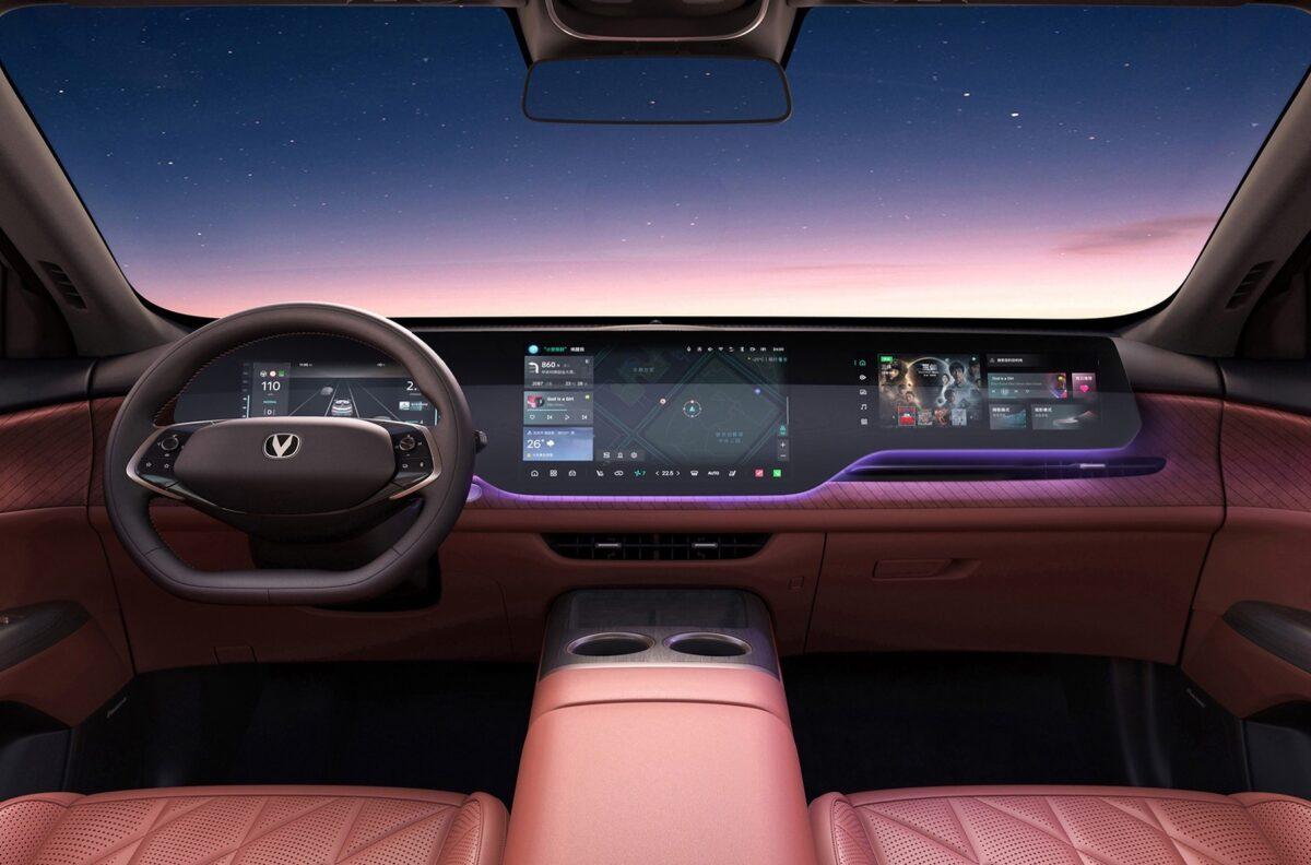 З’явилися фотографії салону нового кросовера Changan CS75 Plus