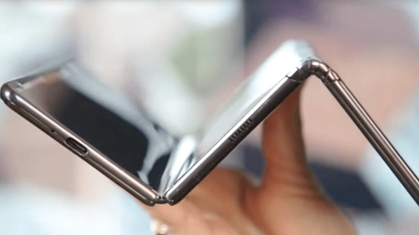 Huawei випустить перший у світі мобільний телефон з потрійним складанням