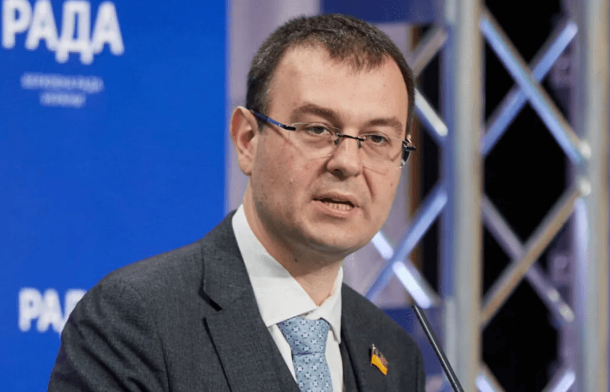 Гетманцев порадив боротися зі спекою “відром та ставком або криницею”, а потім видалив цей пост