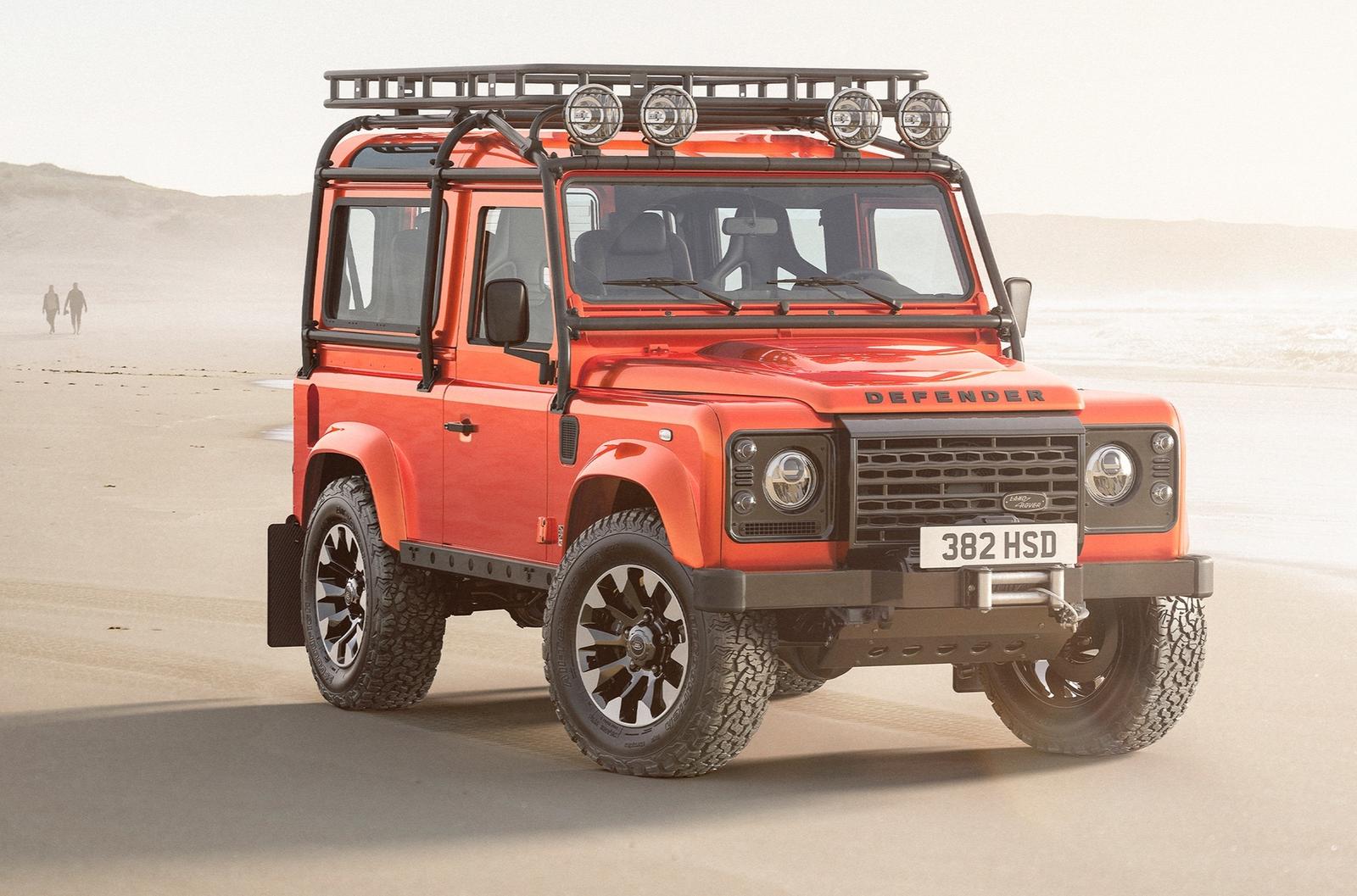 Компанія Land Rover запустила виробництво класичних Defender із двигуном V8