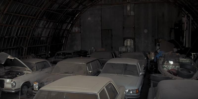 В Україні виявили ангар із покинутими раритетними Mercedes-Benz та Cadillac