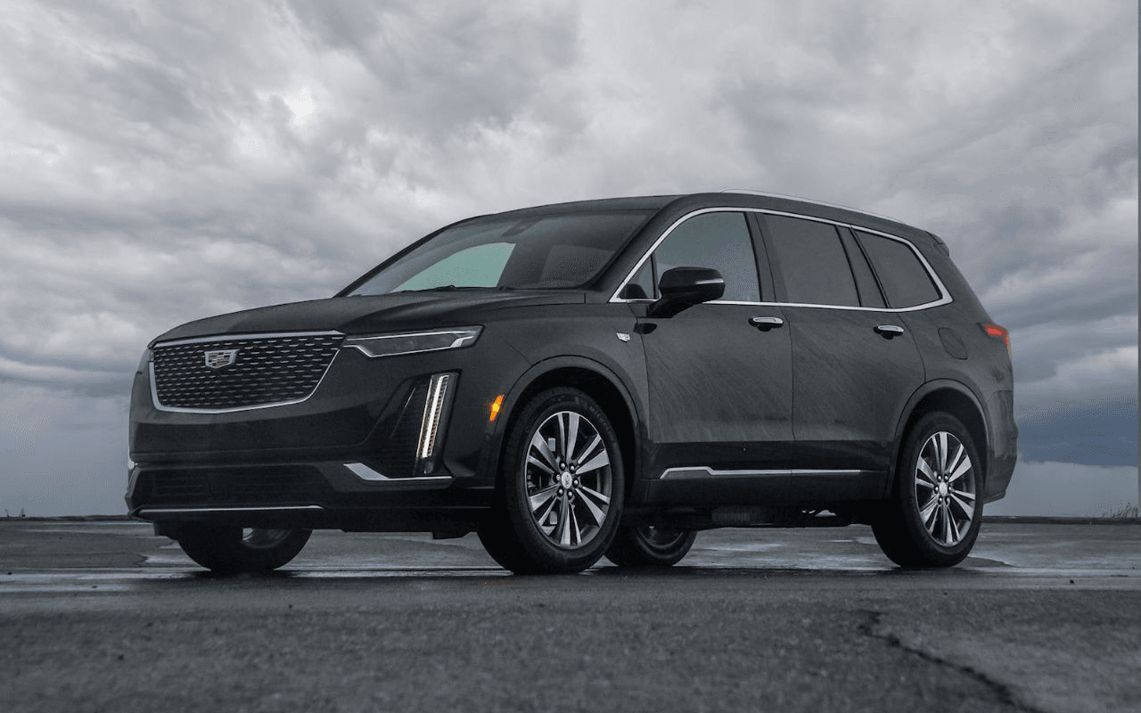 В Україні помітили рідкісний преміальний кросовер Cadillac (Фото)