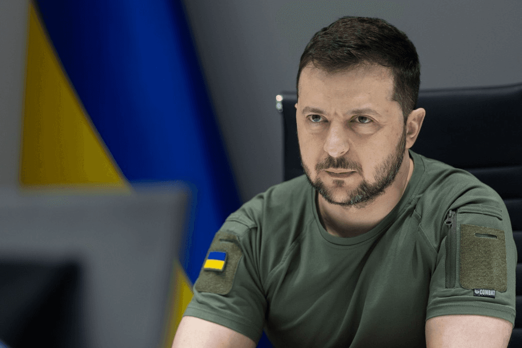 Зеленський у футболці “Make russia small again” викликав істерію у росії