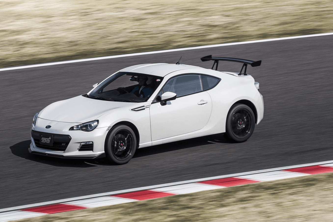 Subaru BRZ представили на офіційних фото в новому ексклюзивному кольорі