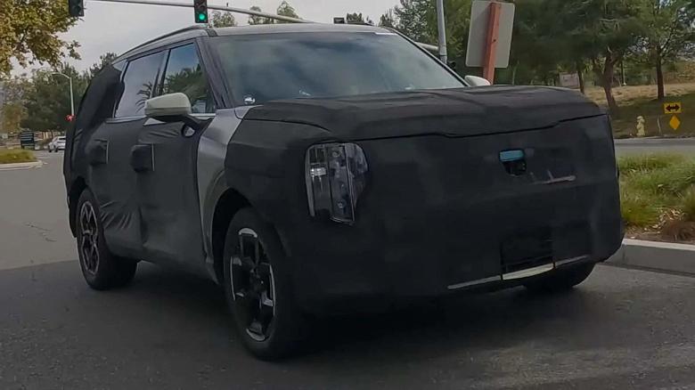 Новітній кросовер Kia уперше помітили на дорозі