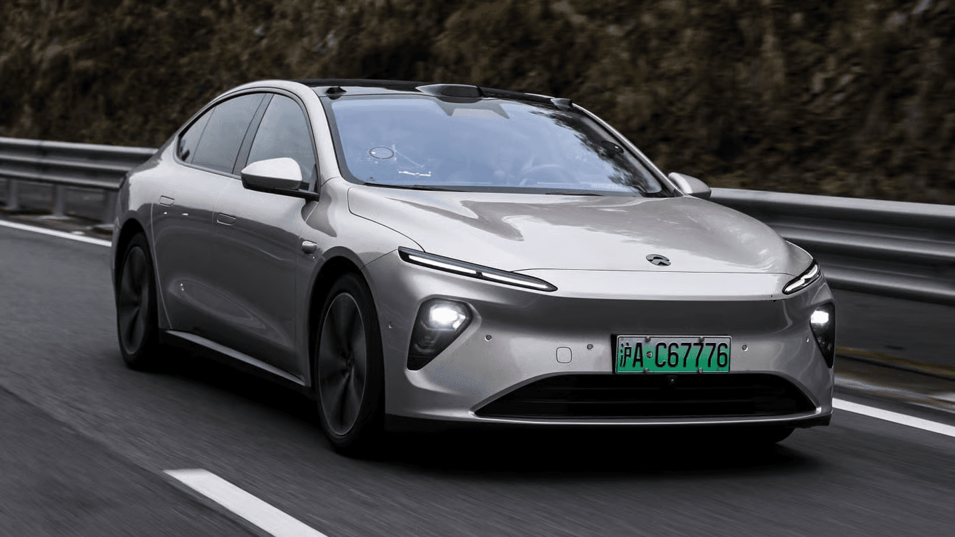 З 1 січня 2025 року необхідно сплачувати мито та ПДВ на електрокари