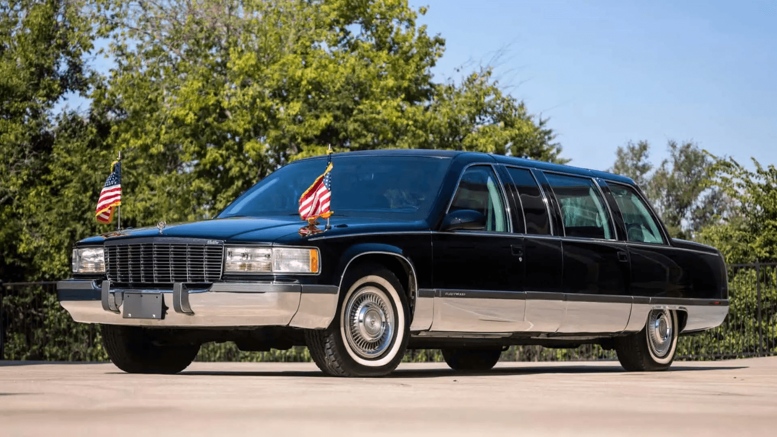 Унікальний броньований Cadillac, побудований для Білла Клінтона, виставлений на аукціон (Фото)