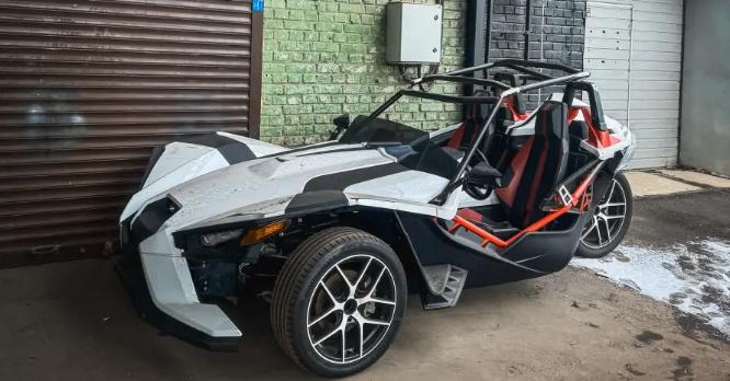 Триколісний спорткар Polaris Slingshot 2016 року з’явився в Києві