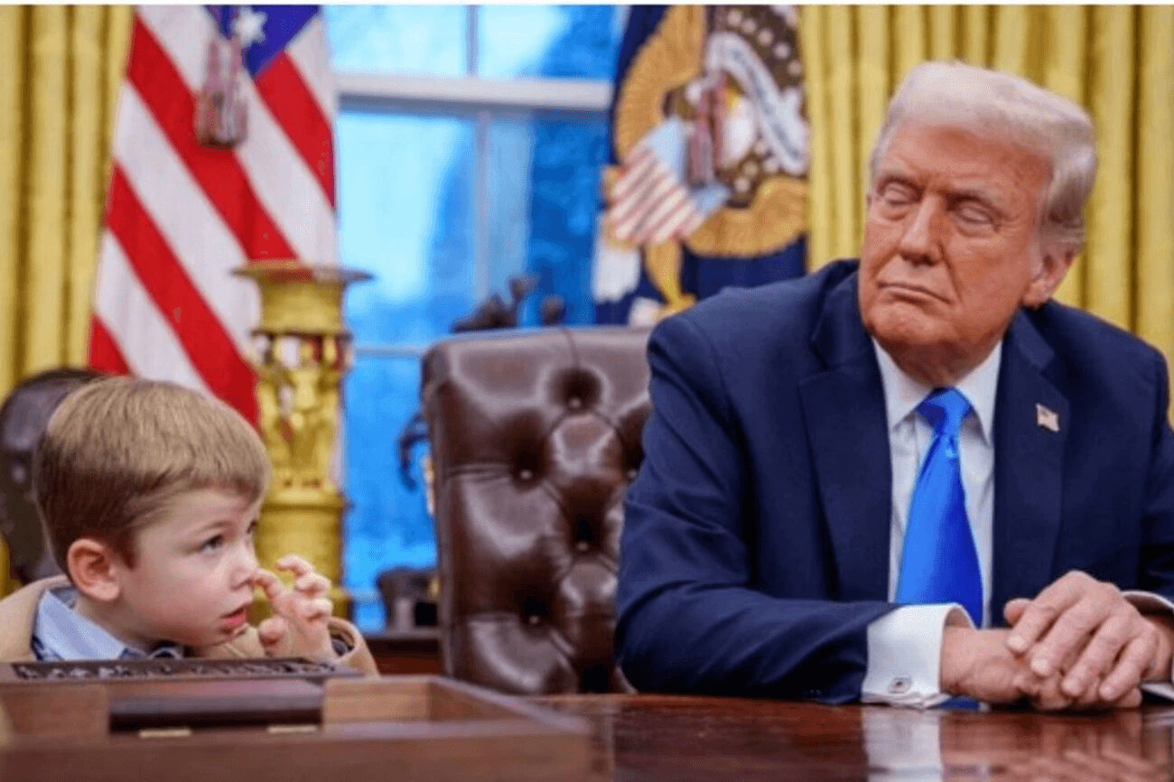 Трамп замінив історичний стіл після того, як син Маска лишив на ньому “козявку”