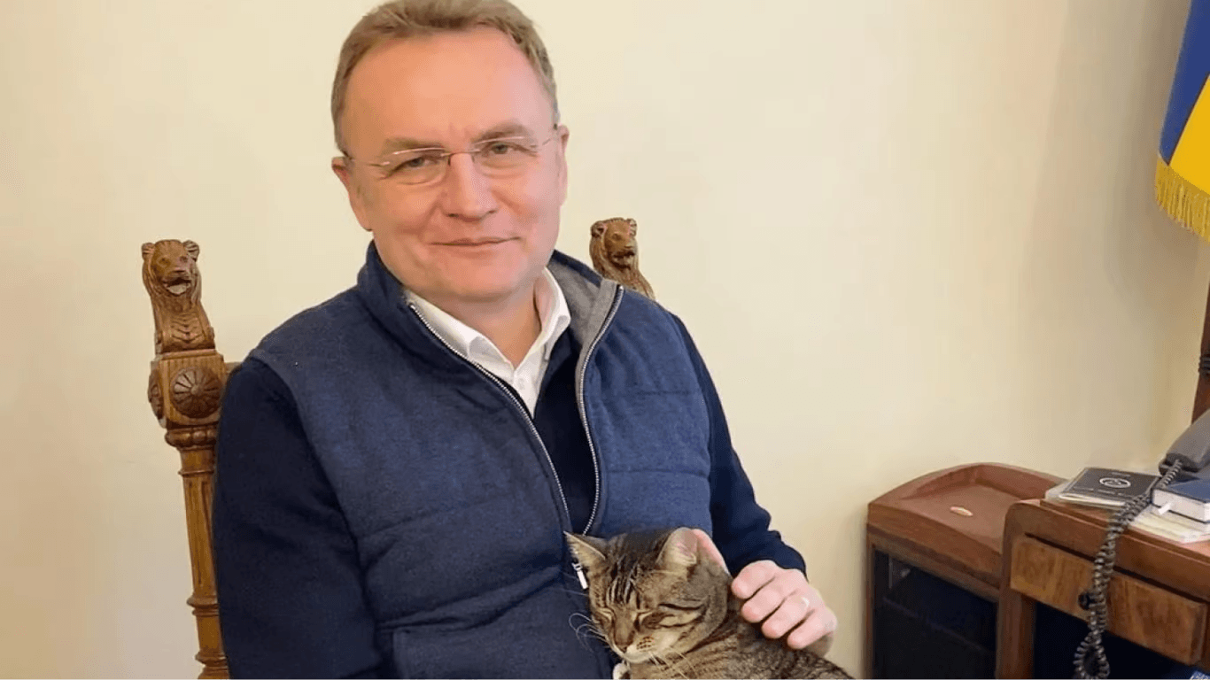 Садовий розкрив заробітки кота Левчика в міській раді
