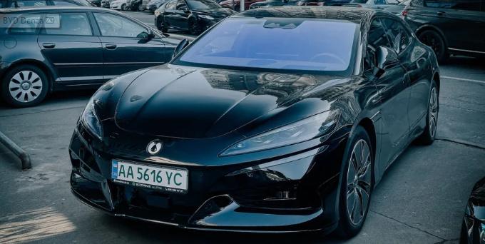 В Україні помітили преміальний електрокар BYD Denza Z9 GT