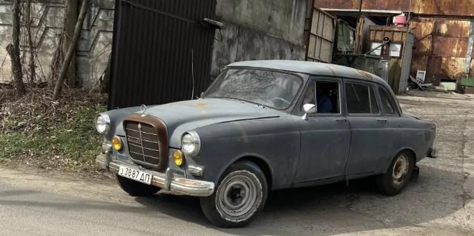 У музеї “Машини часу” в Дніпрі представили унікальний седан “Мерсо-Волга”