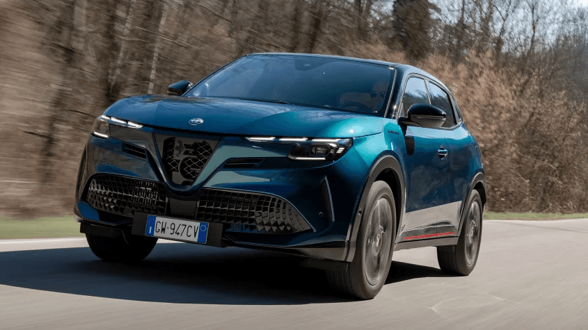 Гібридний Alfa Romeo Junior Ibrida: економічність, стиль та сучасні технології