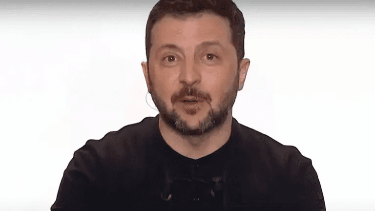 Зеленський пожартував про Макрона через проблеми з перекладом на пресконференції