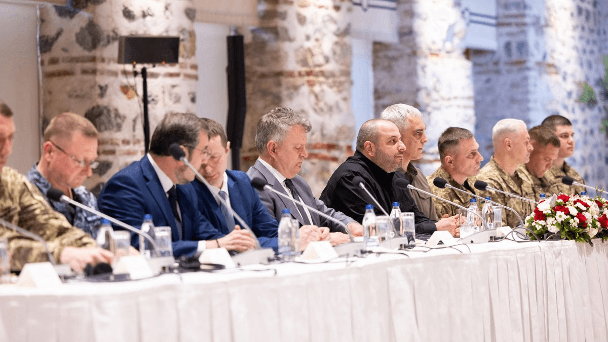 “Стамбулінг” та коричневі лінії Росії: як в Україні жартують про переговори
