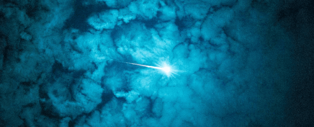 Сонце «атакує» супутники Starlink: чому сотні з них падають на Землю