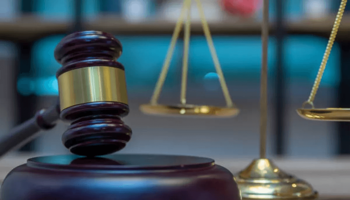 Суд конфіскував палку в українця: дізнайтеся, за скільки тепер її продають на аукціоні (Фото)