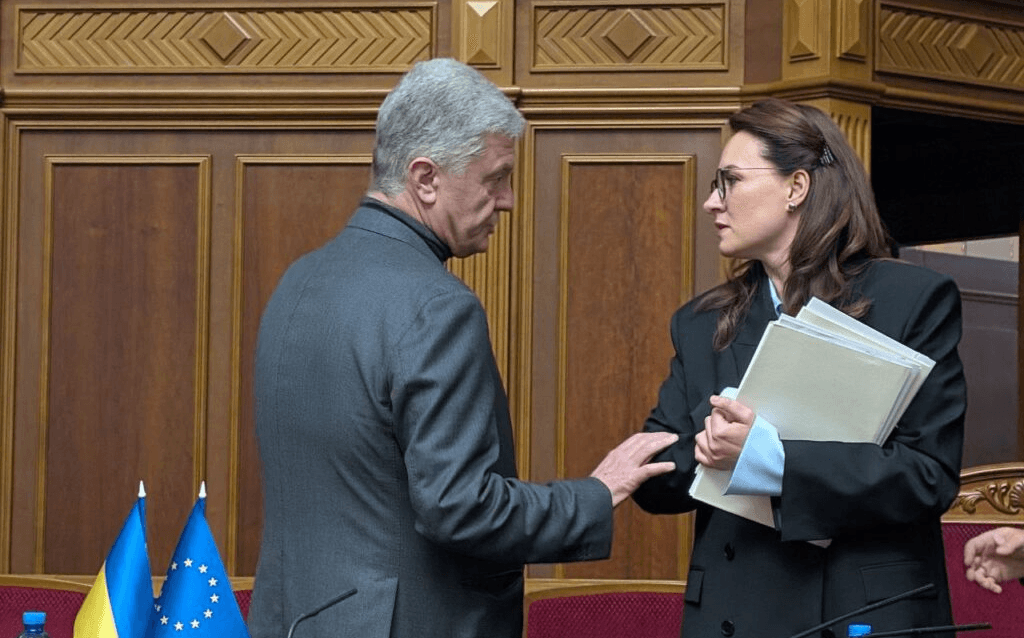 Як Свириденко з Порошенком “відзначилися” у Раді і чому це обговорює вся мережа