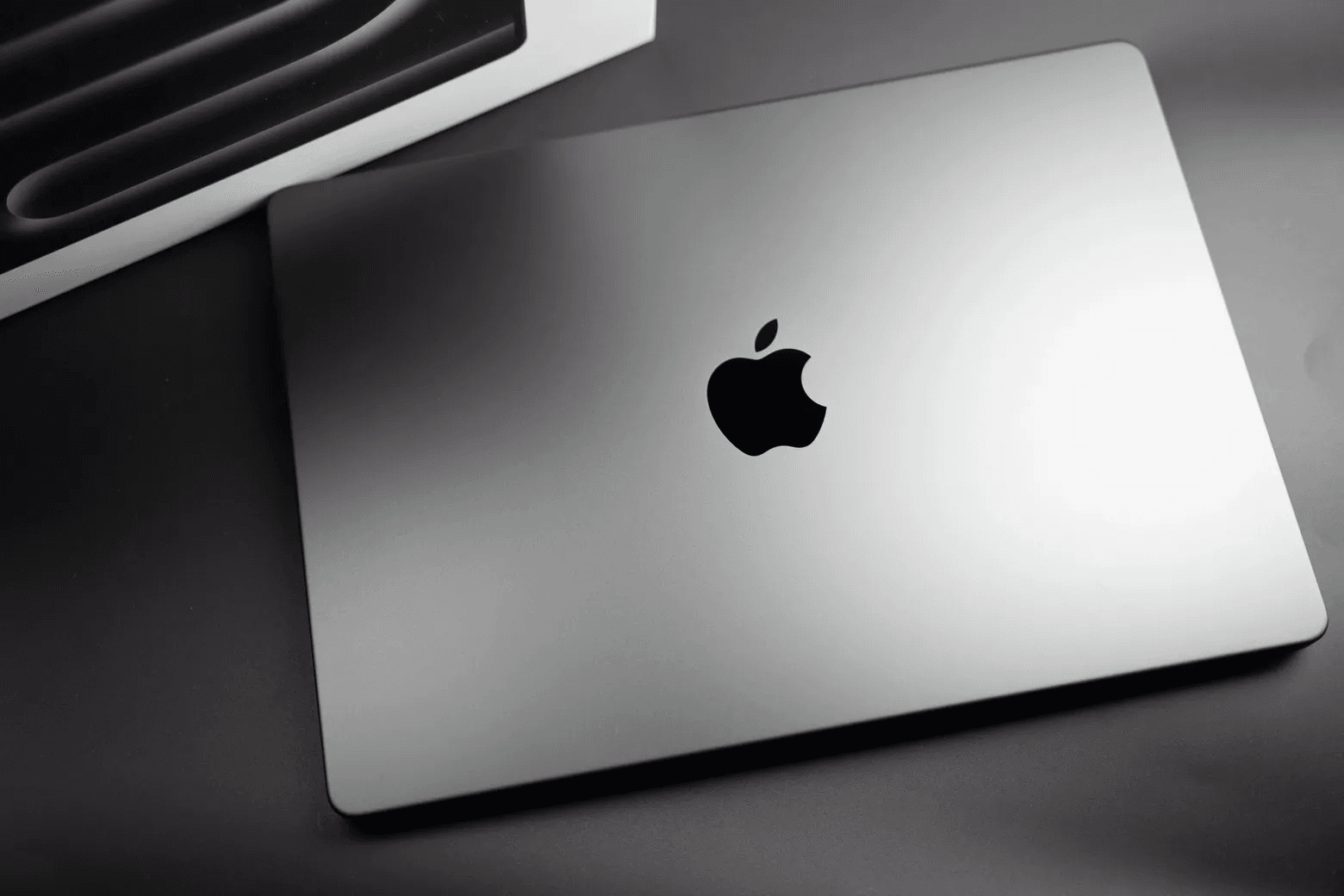 MacBook Pro з 5G? Apple тестує новинку