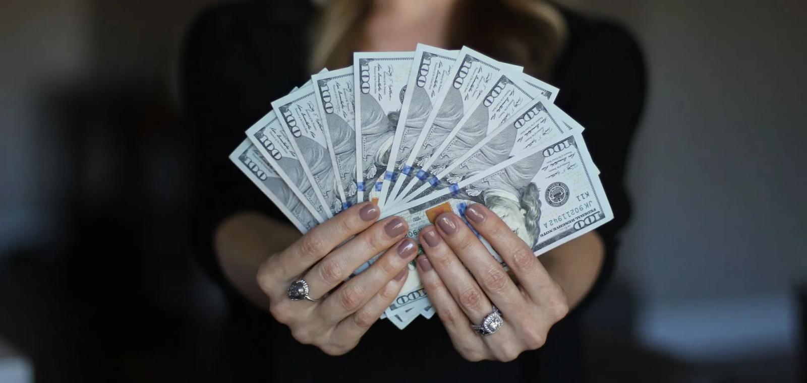 Фінансовий гороскоп на 17 серпня 2025: поради для всіх знаків Зодіаку