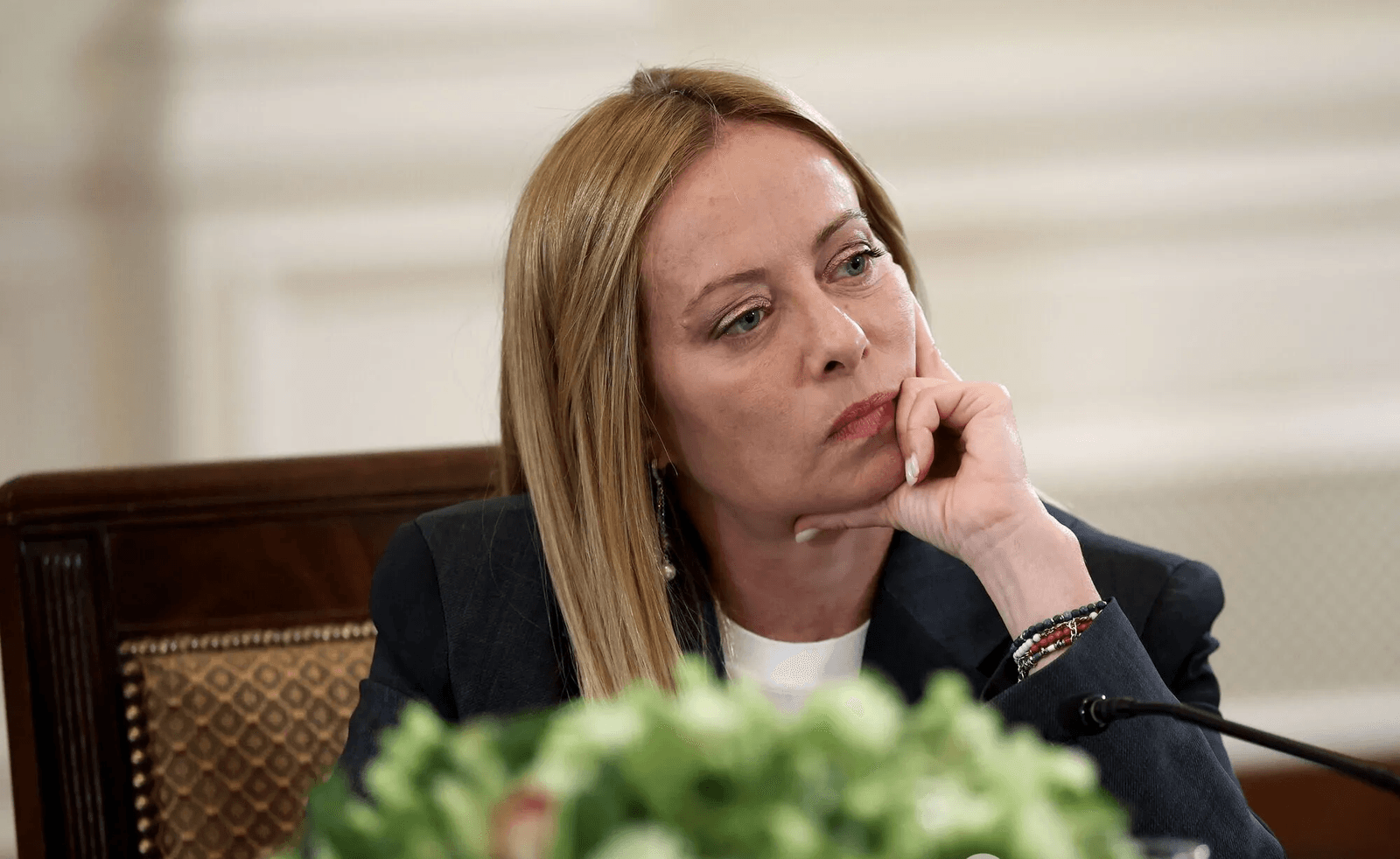 “От-от помре від нудьги”: вираз обличчя Мелоні на зустрічі з Трампом “порвав” мережу (Фото)