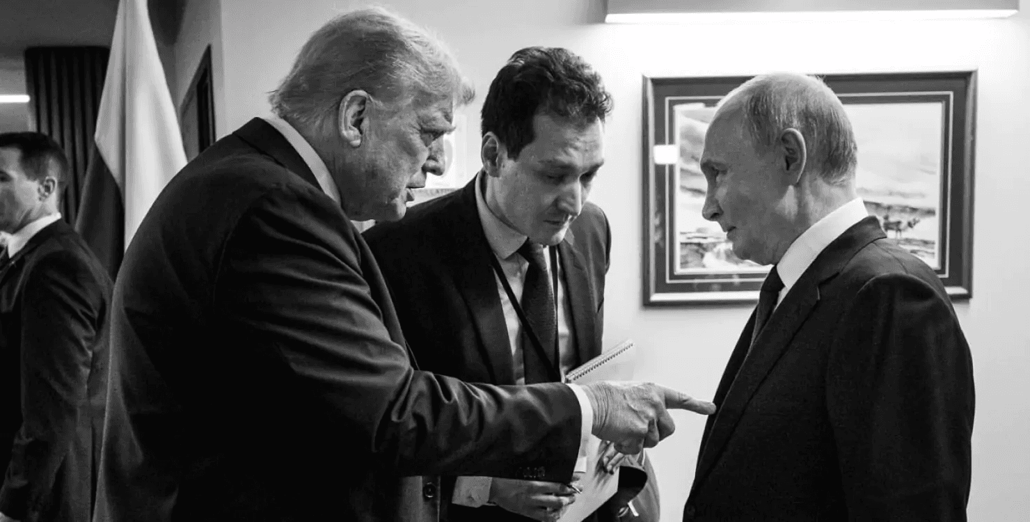 На фото з саміту Трампа і Путіна побачили “мандрівника в часі”