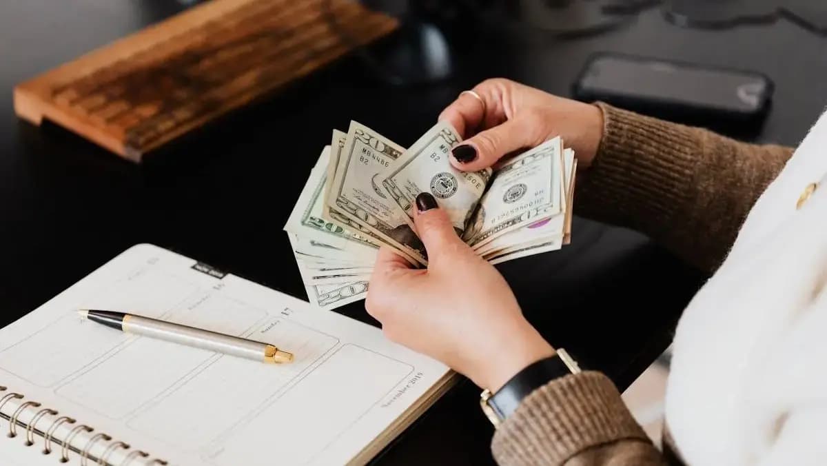 Фінансовий гороскоп на 17 вересня 2025 року: які гроші та можливості принесуть зірки