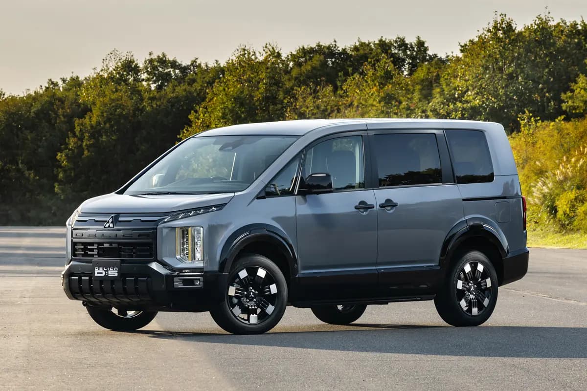 Delica повертається: Mitsubishi готує оновлений мінівен-позашляховик з S-AWC і преміальним салоном