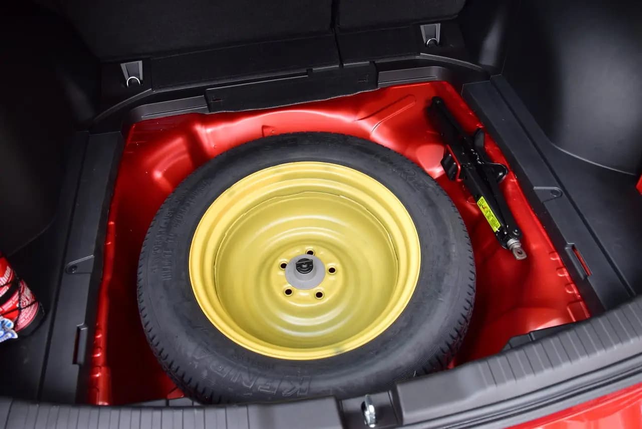 До 510 гривень штрафу: у водіїв почали перевіряти вміст багажника